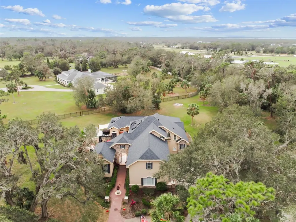 12709 Mannhurst Oak Lane Lithia FL 33547