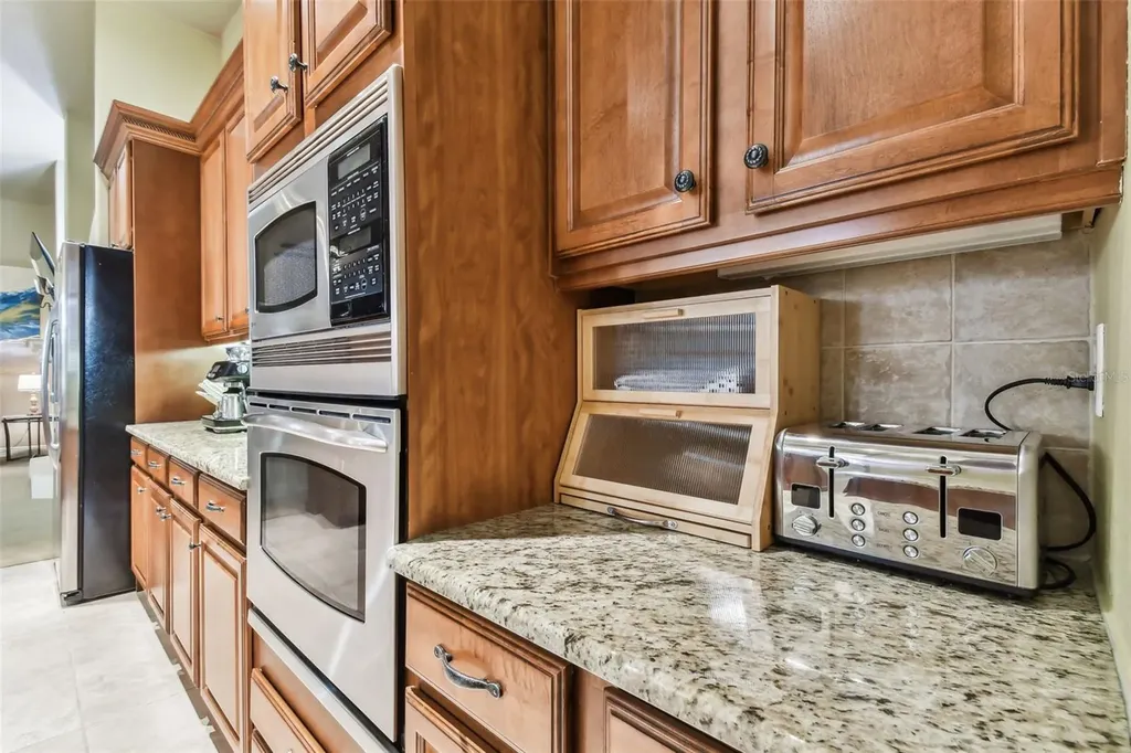 12709 Mannhurst Oak Lane Lithia FL 33547