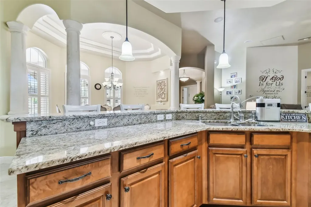 12709 Mannhurst Oak Lane Lithia FL 33547