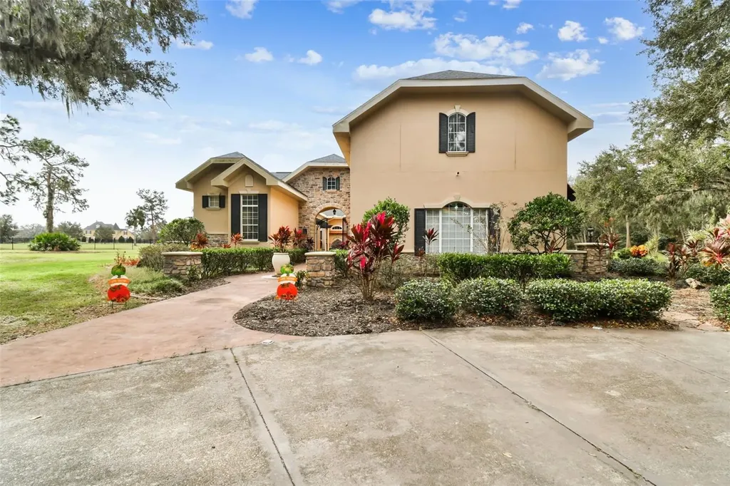 12709 Mannhurst Oak Lane Lithia FL 33547