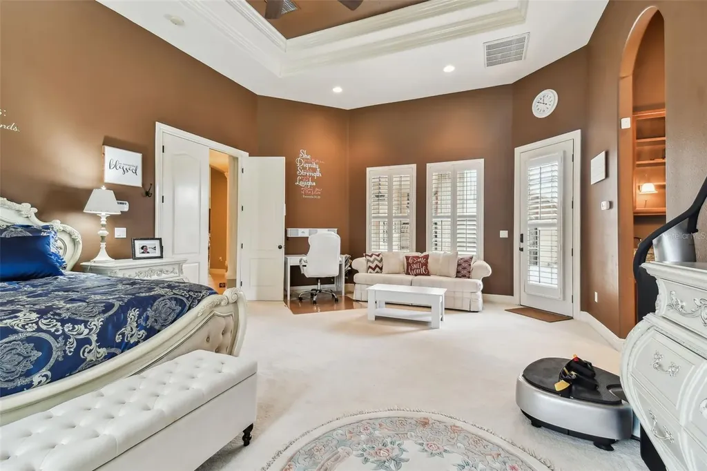 12709 Mannhurst Oak Lane Lithia FL 33547