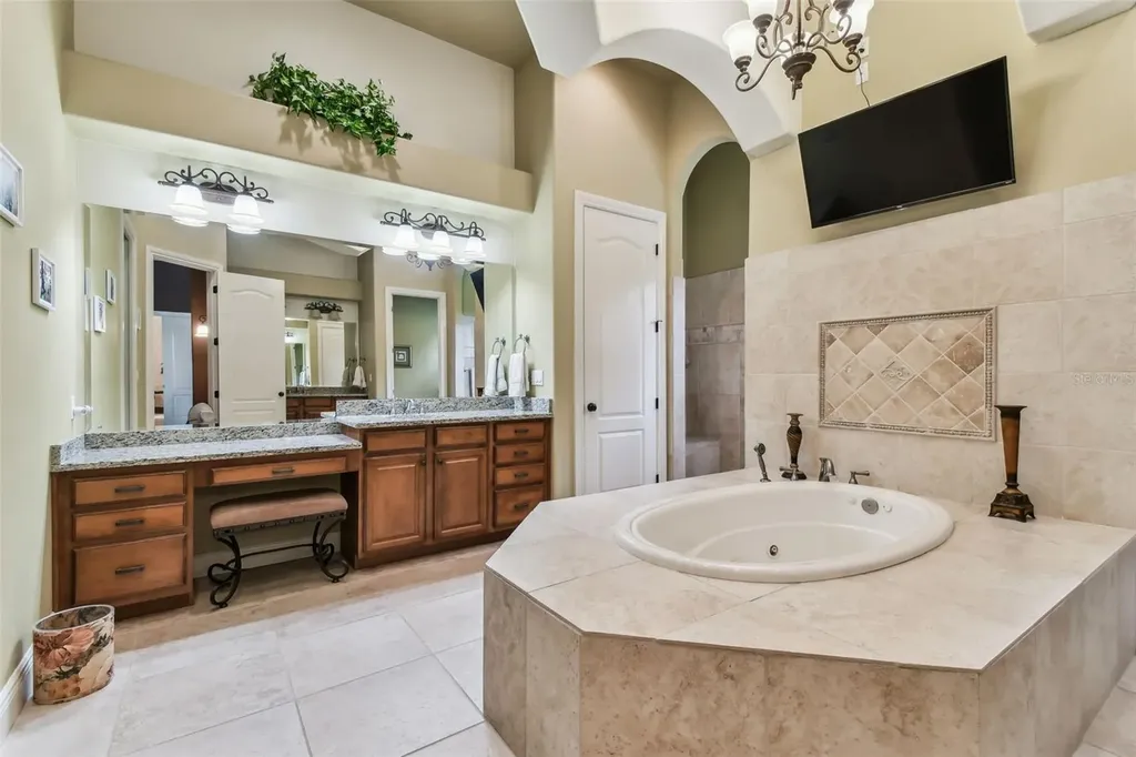 12709 Mannhurst Oak Lane Lithia FL 33547