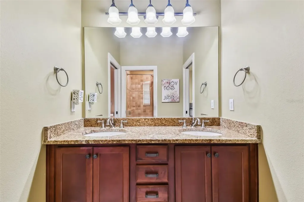 12709 Mannhurst Oak Lane Lithia FL 33547