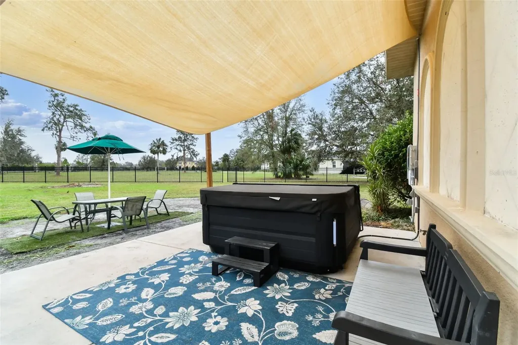 12709 Mannhurst Oak Lane Lithia FL 33547