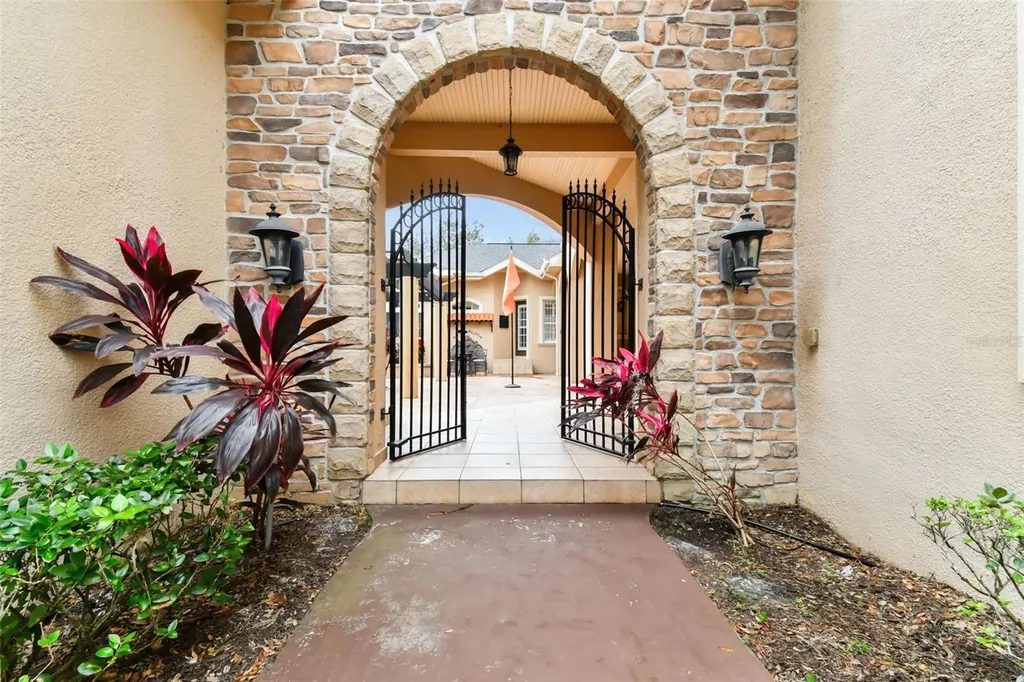 12709 Mannhurst Oak Lane Lithia FL 33547
