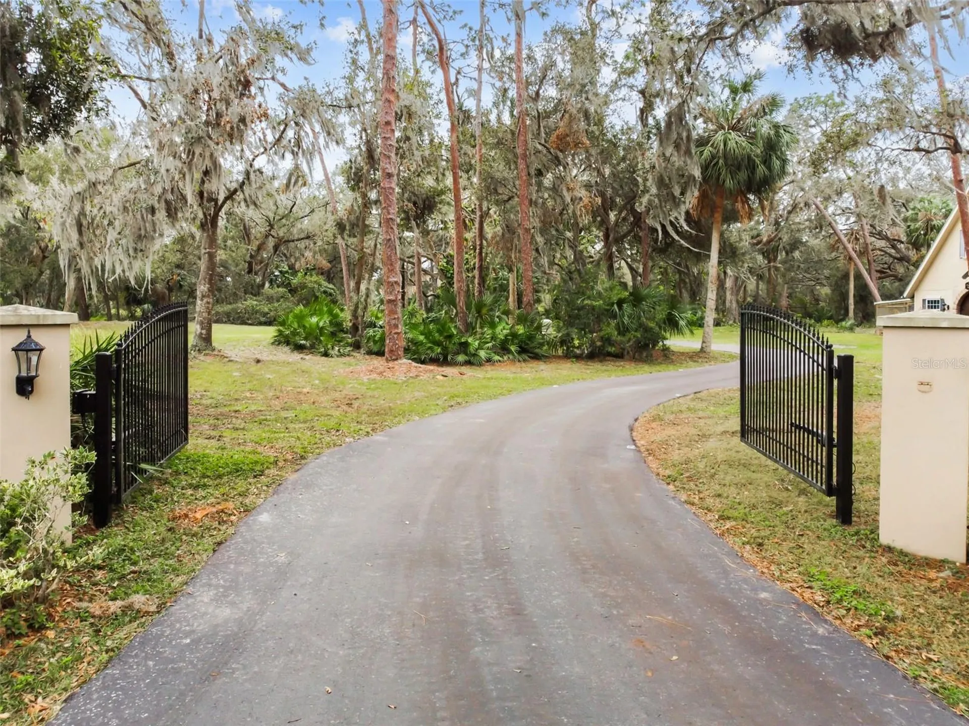 12709 Mannhurst Oak Lane Lithia FL 33547