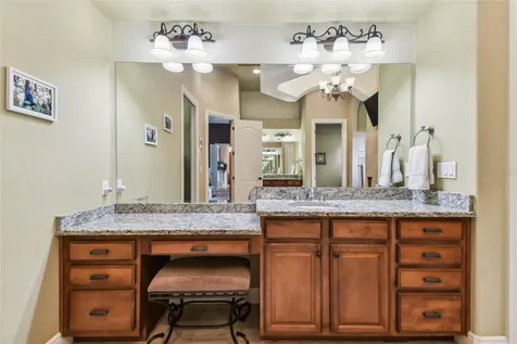 12709 Mannhurst Oak Lane Lithia FL 33547