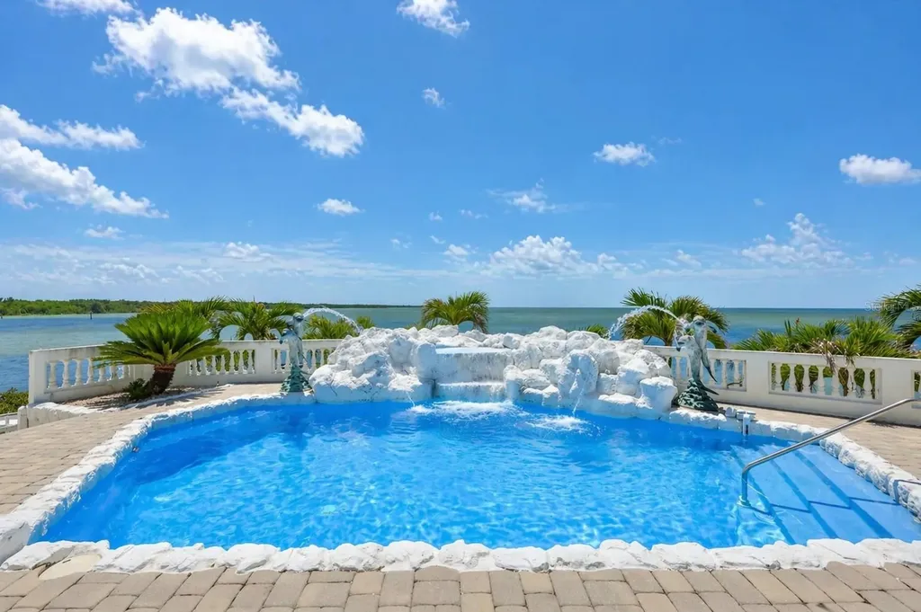 1021 Symphony Isles Boulevard Apollo Beach FL 33572