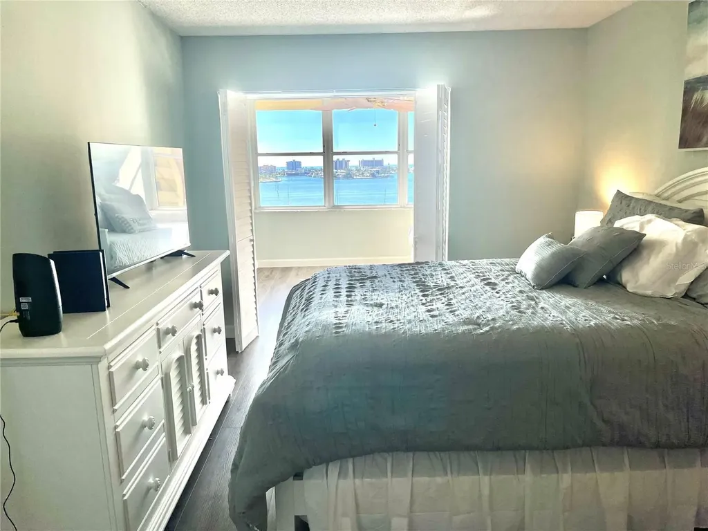 4550 Cove Circle St Petersburg FL 33708