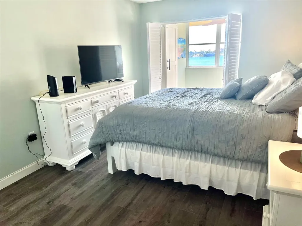 4550 Cove Circle St Petersburg FL 33708