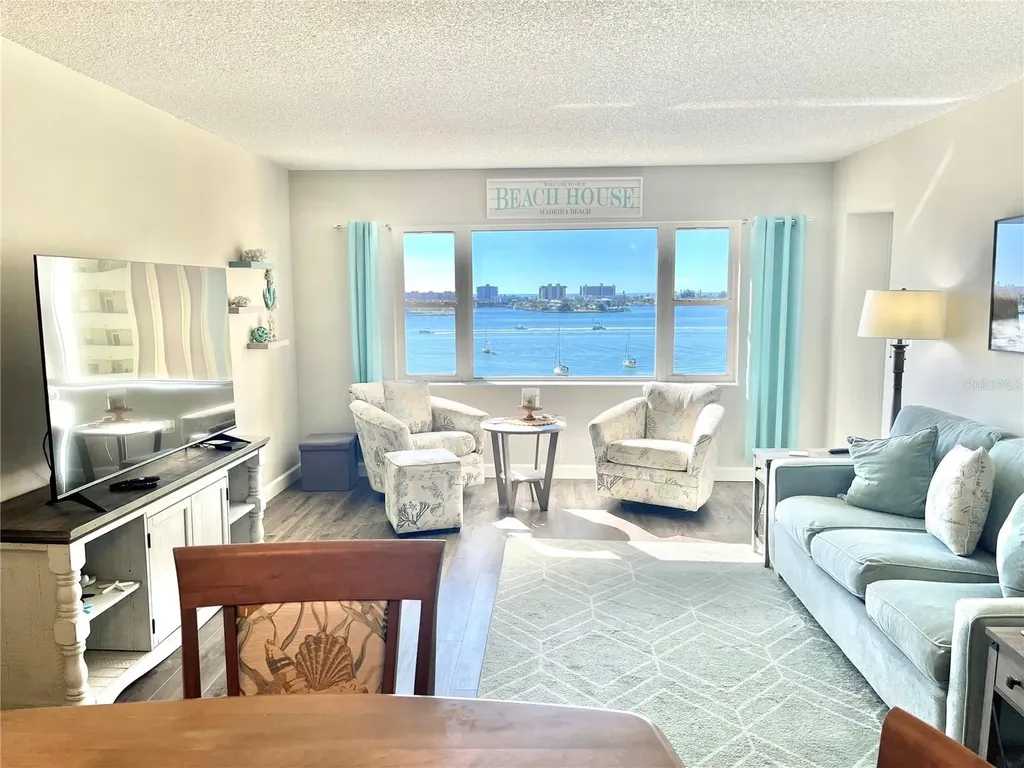 4550 Cove Circle St Petersburg FL 33708