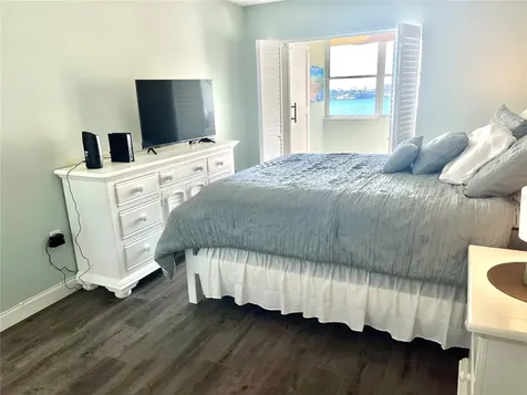 4550 Cove Circle St Petersburg FL 33708