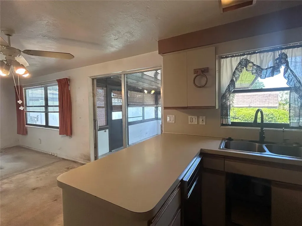 10463 Valencia Road Seminole FL 33772
