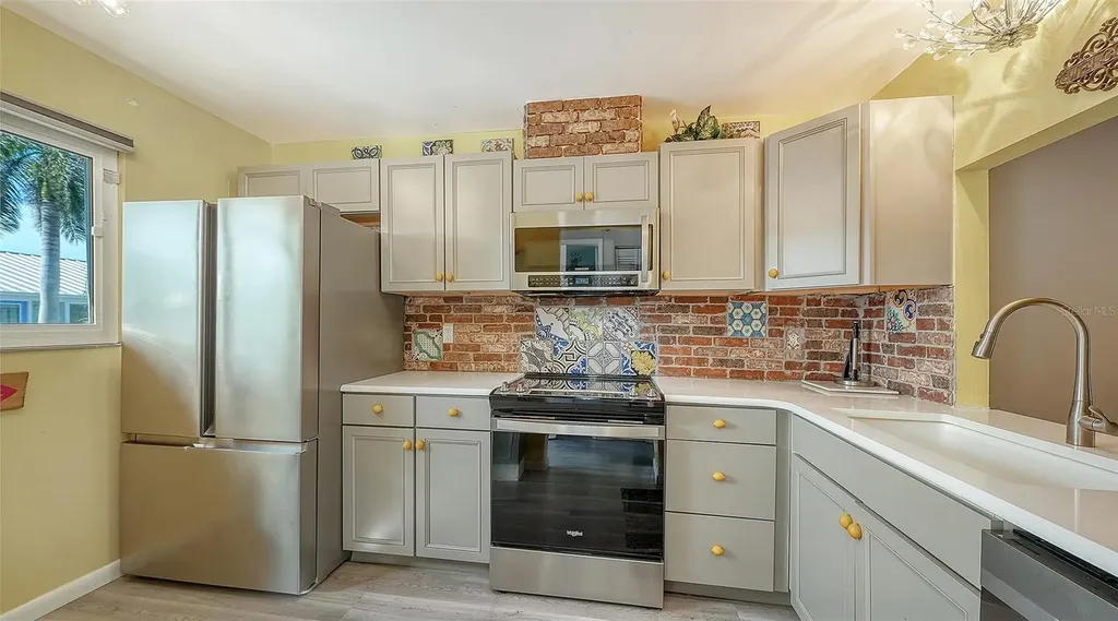 6921 Holmes Boulevard Holmes Beach FL 34217