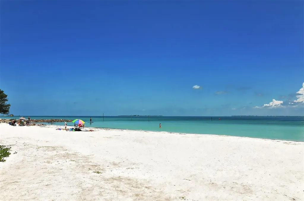 6921 Holmes Boulevard Holmes Beach FL 34217