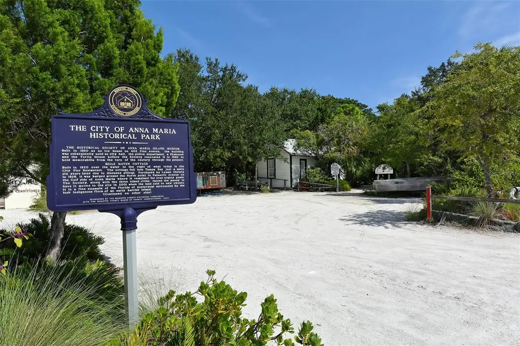 6921 Holmes Boulevard Holmes Beach FL 34217