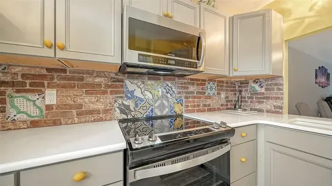 6921 Holmes Boulevard Holmes Beach FL 34217