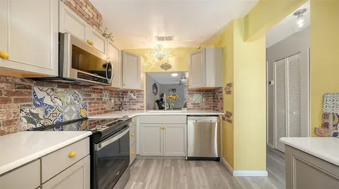 6921 Holmes Boulevard Holmes Beach FL 34217