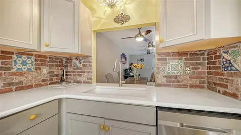 6921 Holmes Boulevard Holmes Beach FL 34217