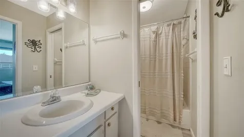 6921 Holmes Boulevard Holmes Beach FL 34217