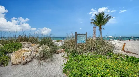 6921 Holmes Boulevard Holmes Beach FL 34217