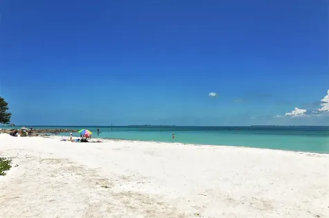 6921 Holmes Boulevard Holmes Beach FL 34217