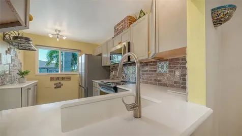 6921 Holmes Boulevard Holmes Beach FL 34217
