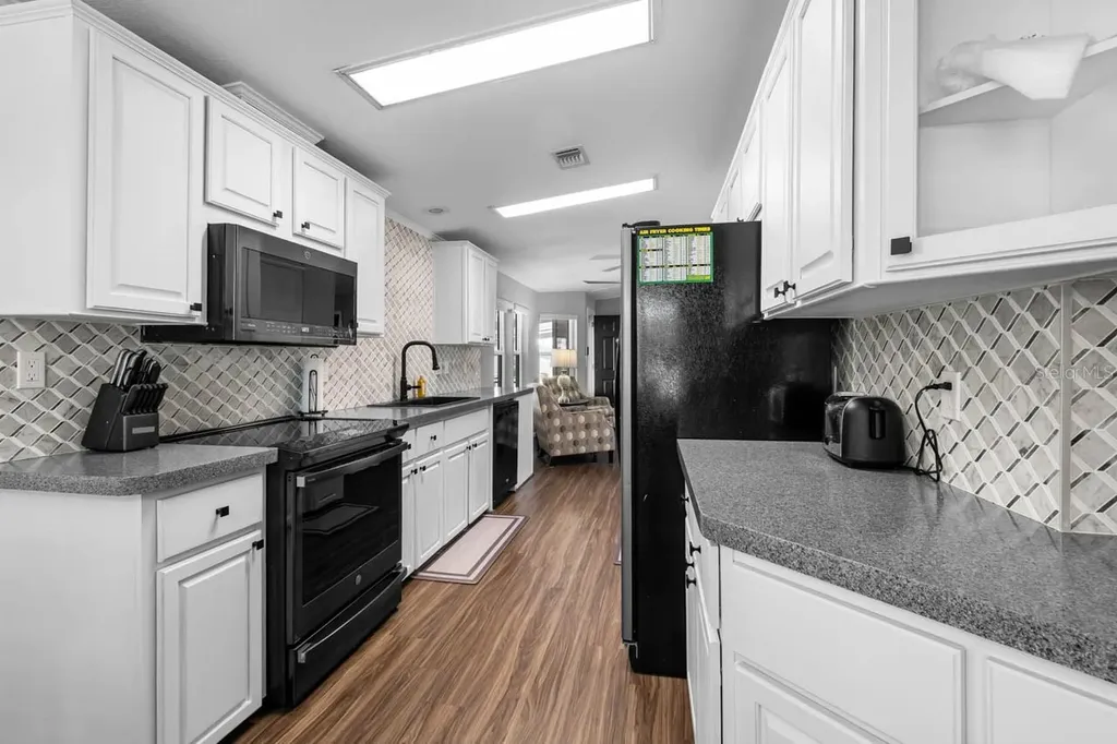 164 S Saint Thomas Circle Apollo Beach FL 33572