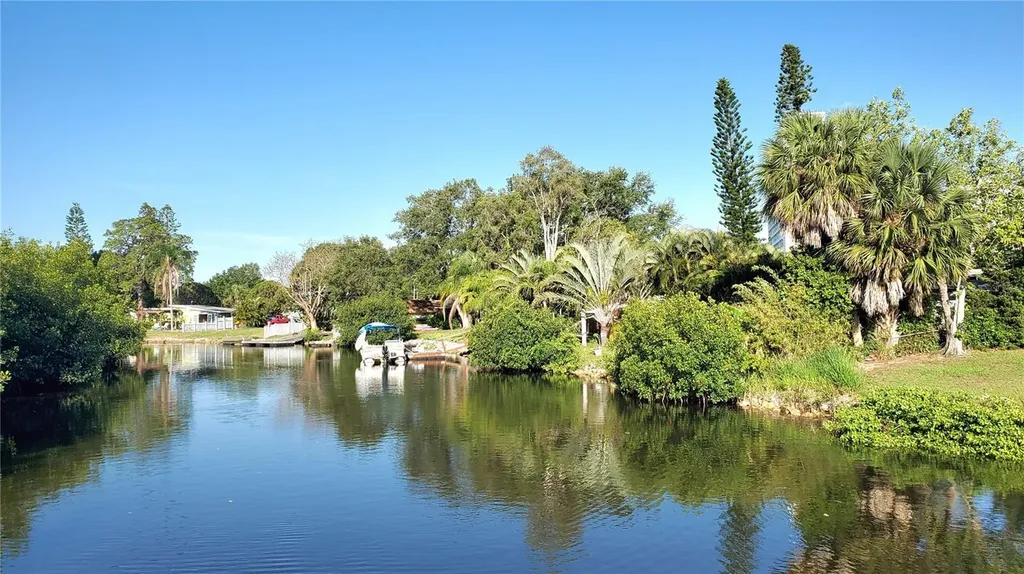 6650 Hibiscus Avenue S South Pasadena FL 33707