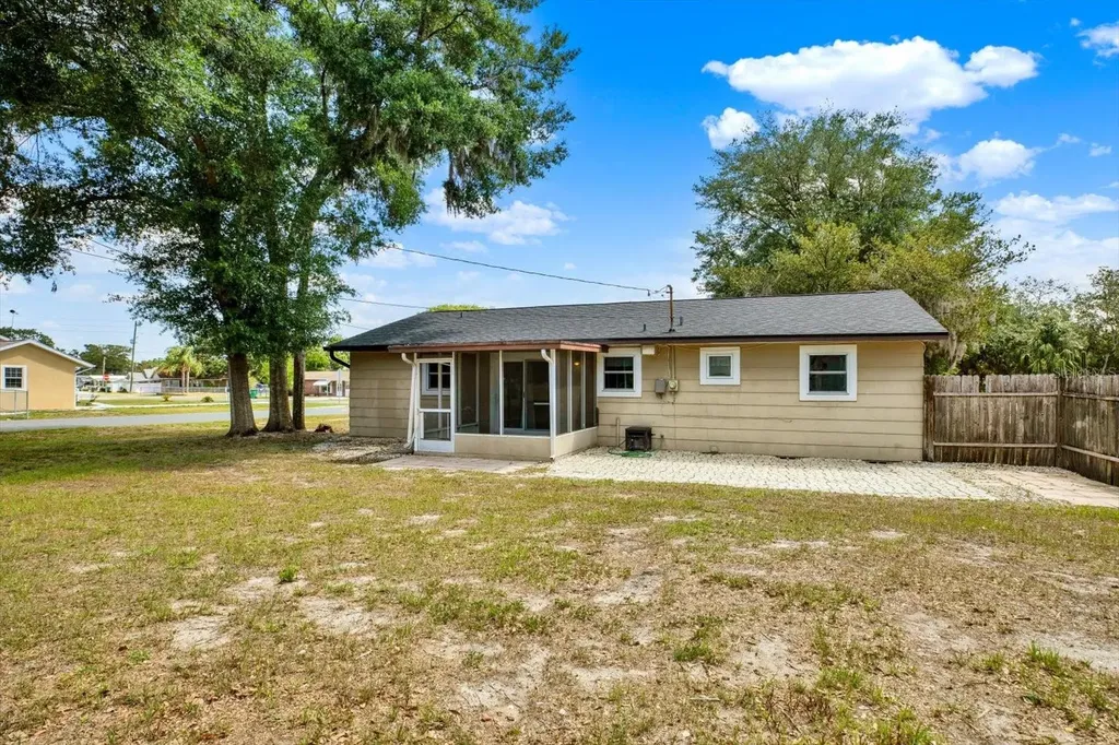 5923 14th Street Zephyrhills FL 33542