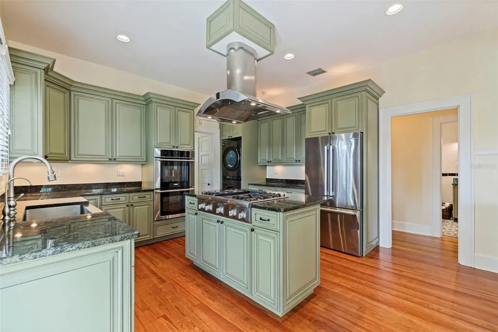 1260 10th Street N St Petersburg FL 33705