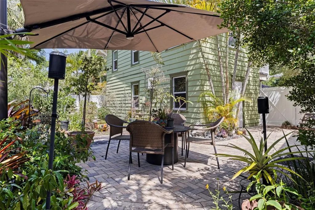 1260 10th Street N St Petersburg FL 33705