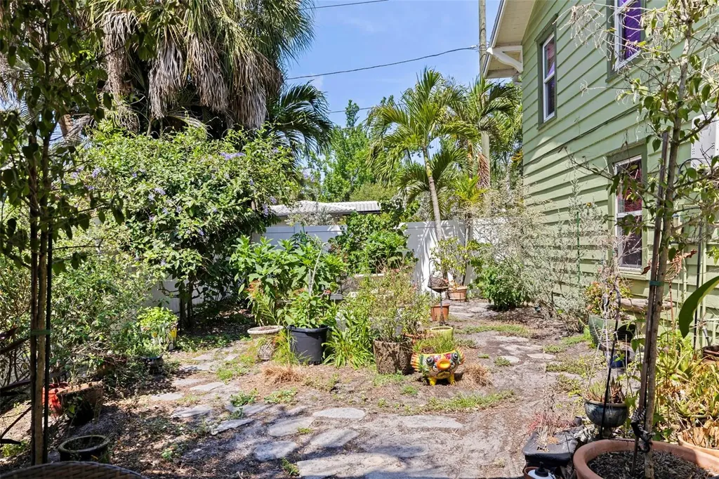 1260 10th Street N St Petersburg FL 33705