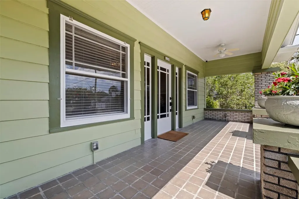 1260 10th Street N St Petersburg FL 33705