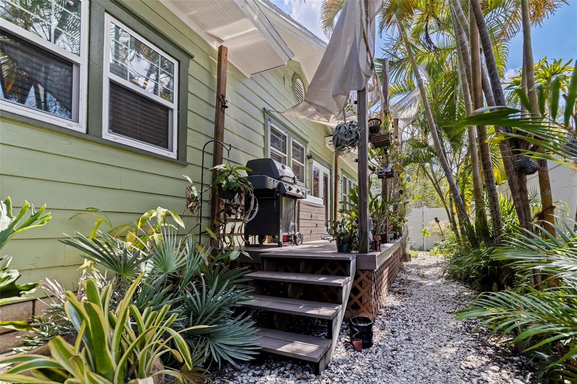 1260 10th Street N St Petersburg FL 33705