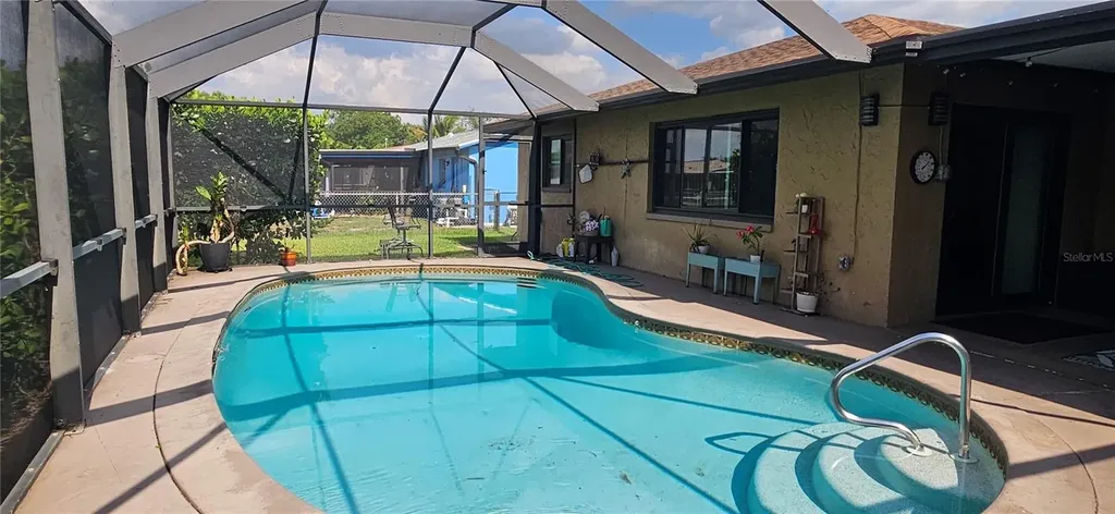 1823 SE 15th Street Cape Coral FL 33990