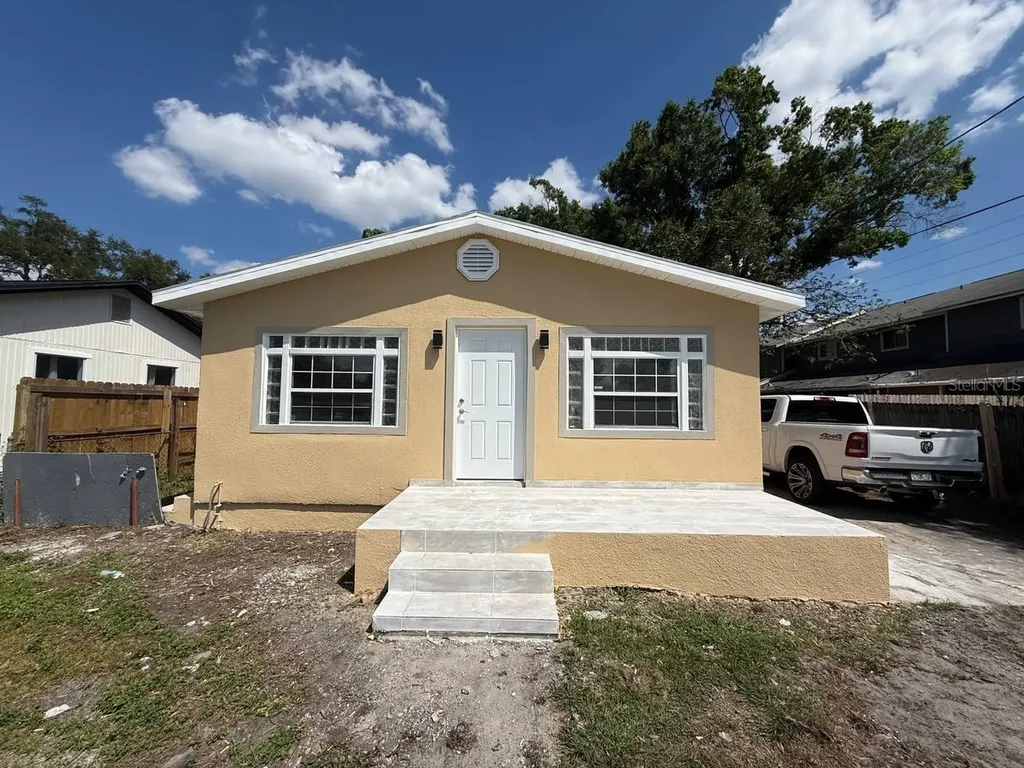7211 N Himes Avenue Tampa FL 33614