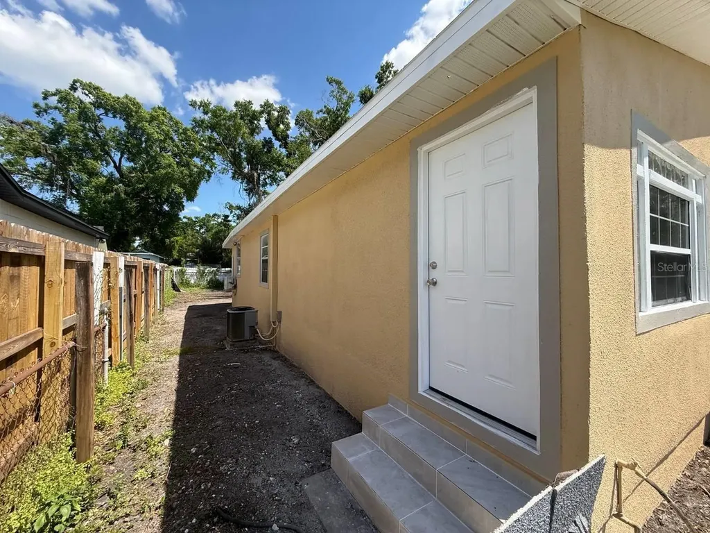 7211 N Himes Avenue Tampa FL 33614