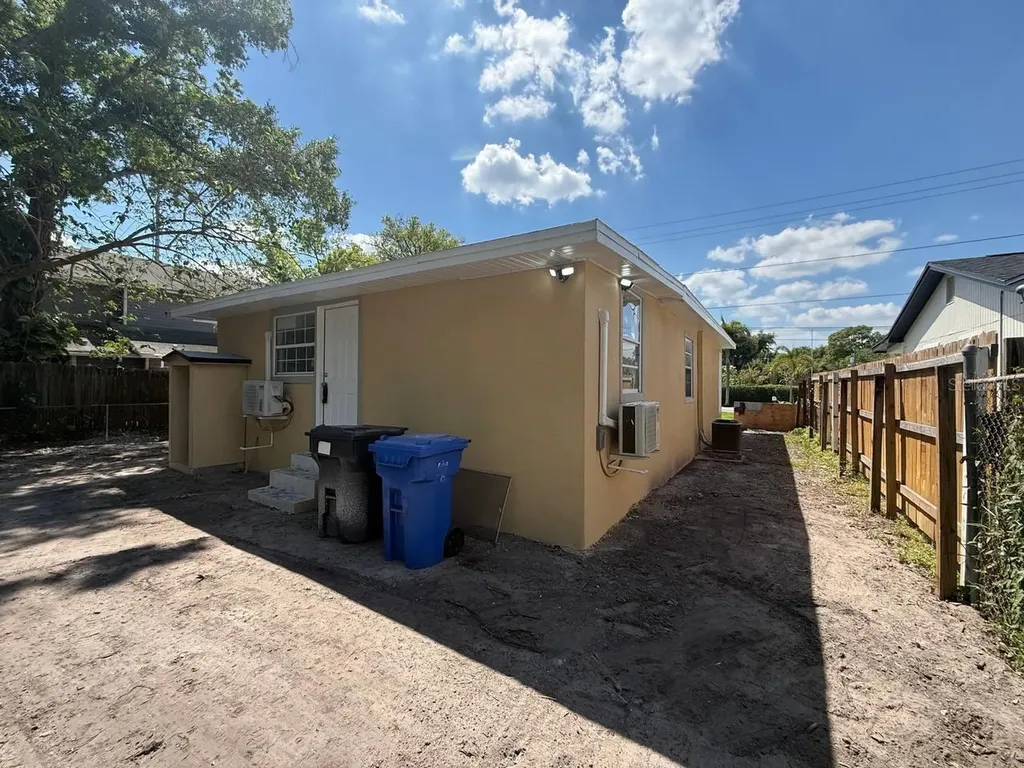 7211 N Himes Avenue Tampa FL 33614
