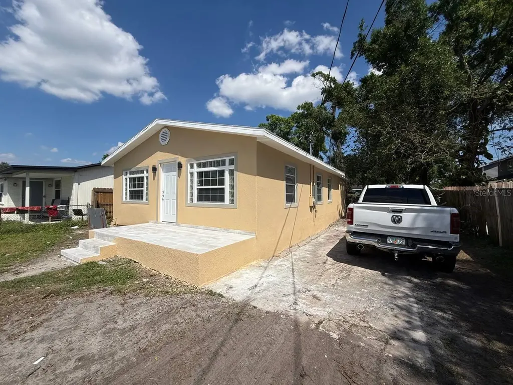 7211 N Himes Avenue Tampa FL 33614