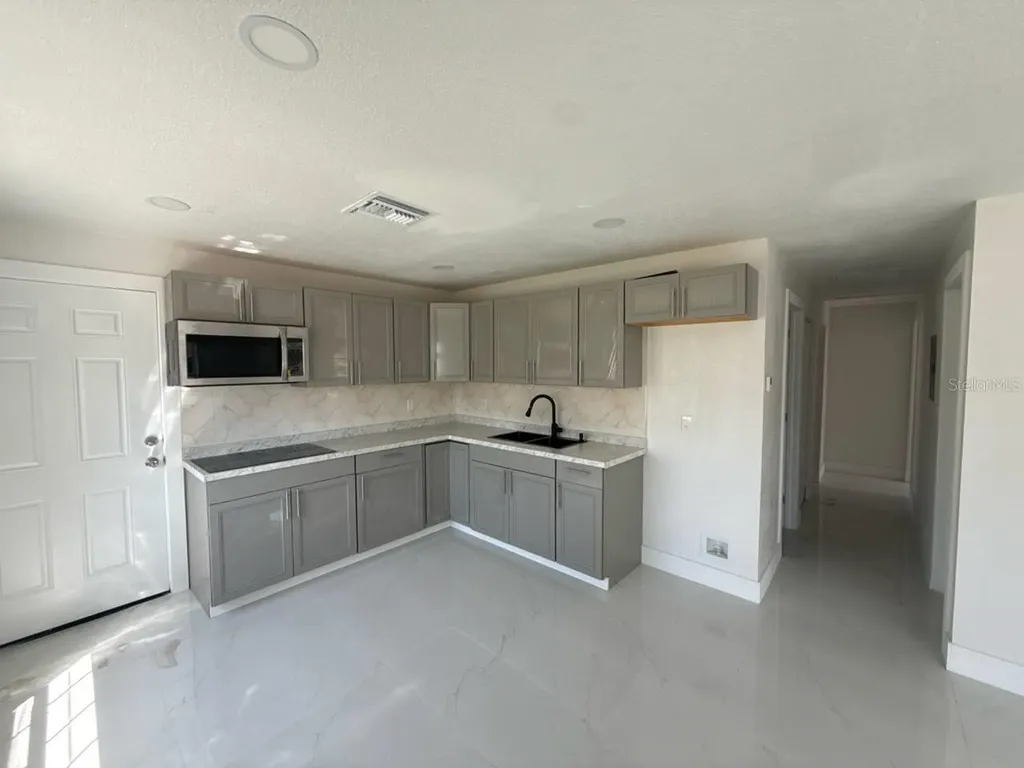 7211 N Himes Avenue Tampa FL 33614