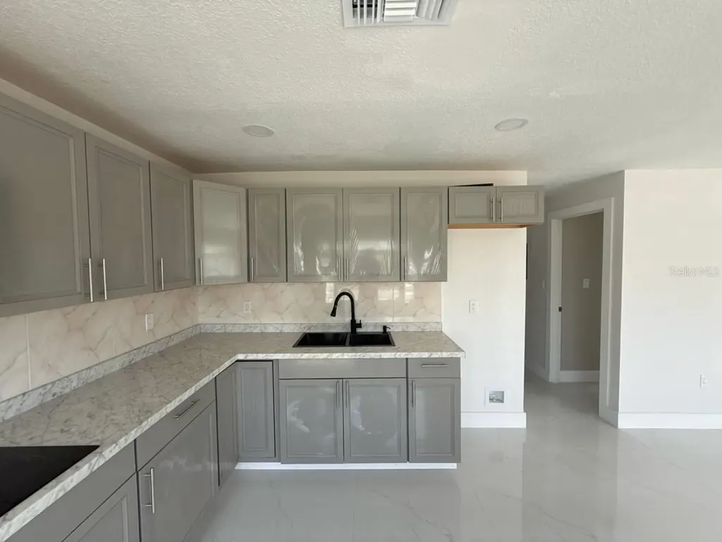 7211 N Himes Avenue Tampa FL 33614