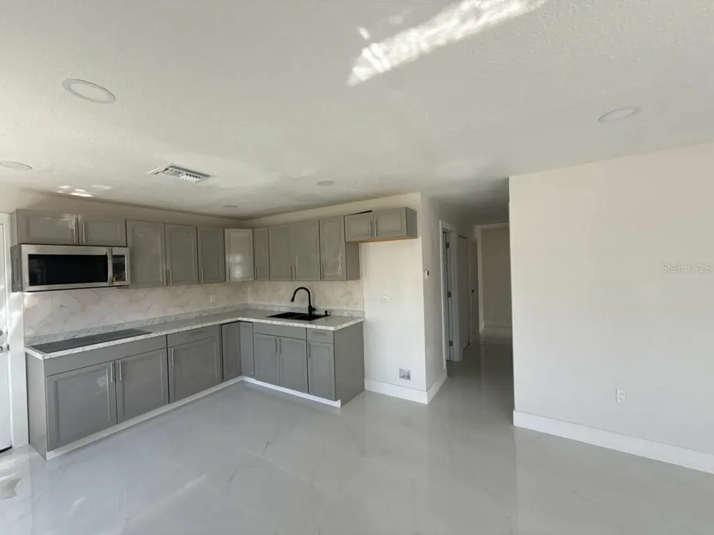 7211 N Himes Avenue Tampa FL 33614