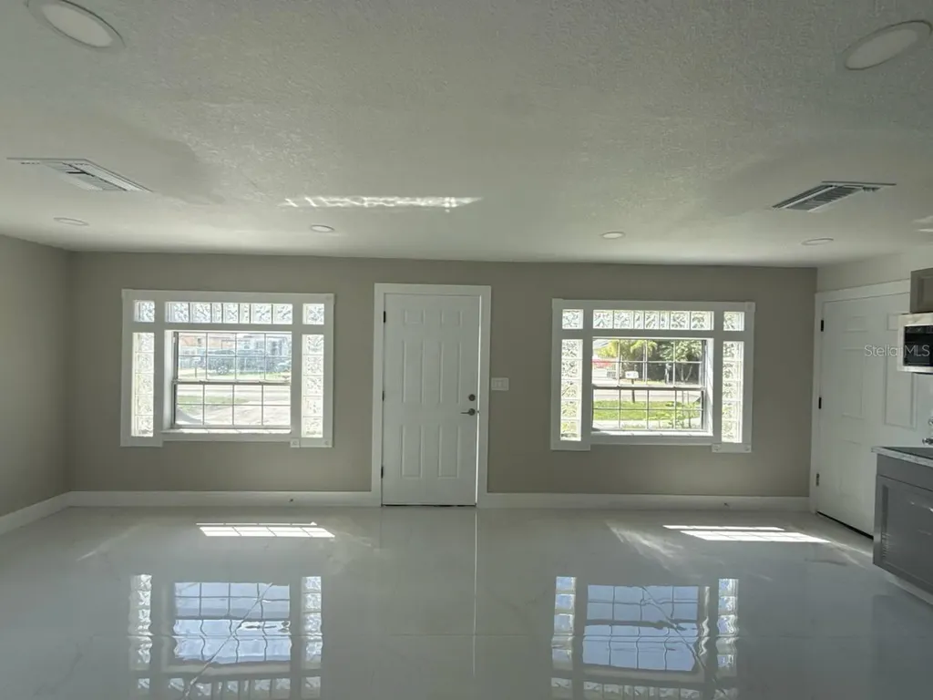 7211 N Himes Avenue Tampa FL 33614