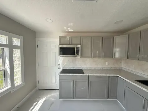 7211 N Himes Avenue Tampa FL 33614