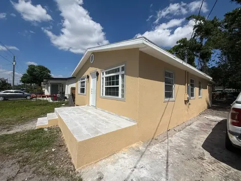 7211 N Himes Avenue Tampa FL 33614