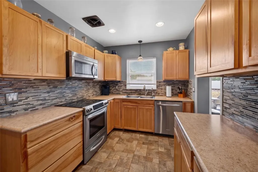 219 S Saturn Avenue Clearwater FL 33755