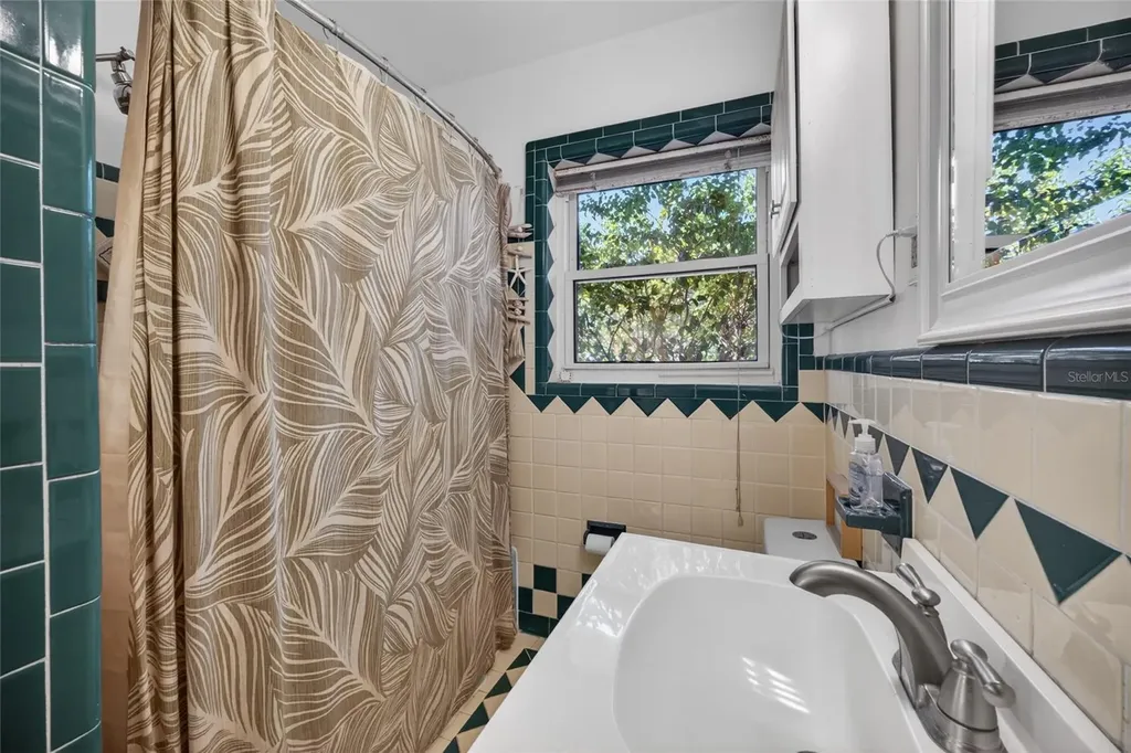 219 S Saturn Avenue Clearwater FL 33755