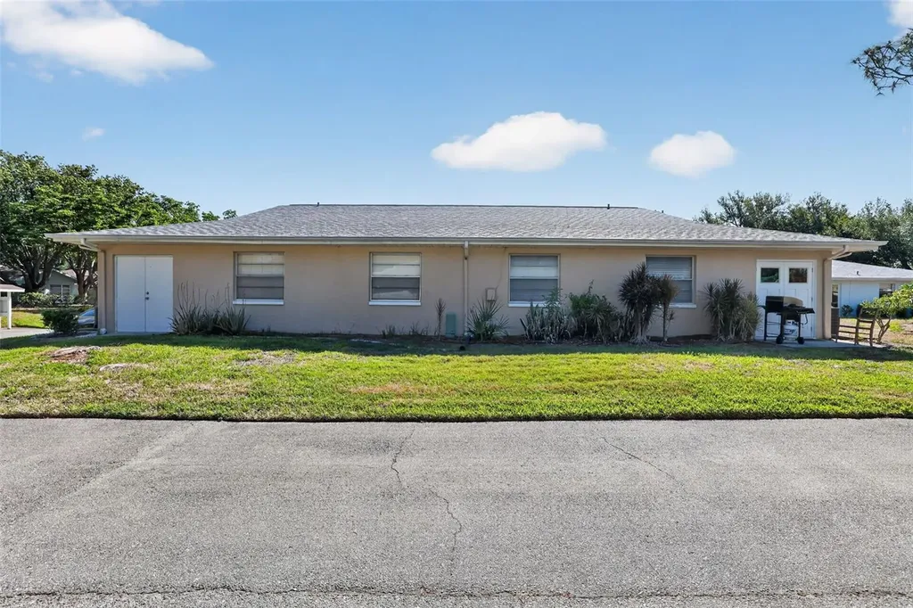 2201 Holkham Place Sun City Center FL 33573
