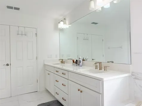 11131 Sundrift Drive Tampa FL 33647